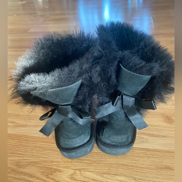 EUC Bailey Bow tie Uggs - Size 8 - Picture 6 of 9
